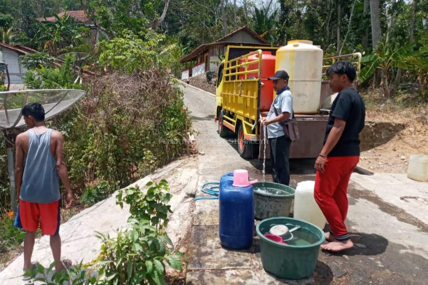 Kekeringan melanda di sebagian wilayah di desa sidamulya